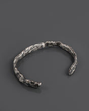 Load image into Gallery viewer, MOLTA-CUFF-BRACELET