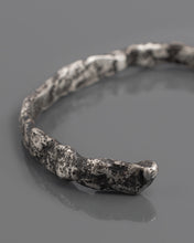 Load image into Gallery viewer, MOLTA-CUFF-BRACELET