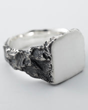 Load image into Gallery viewer, CEMENTAR-SIGNET-RING