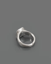 Load image into Gallery viewer, FRIGIT-DIAMOND-SIGNET-RING