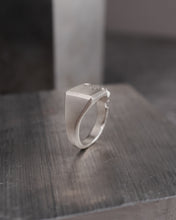 Load image into Gallery viewer, RYVK-SIGNET-RING
