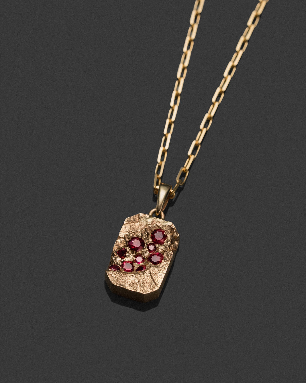 GOLD-RUEVA-PENDANT