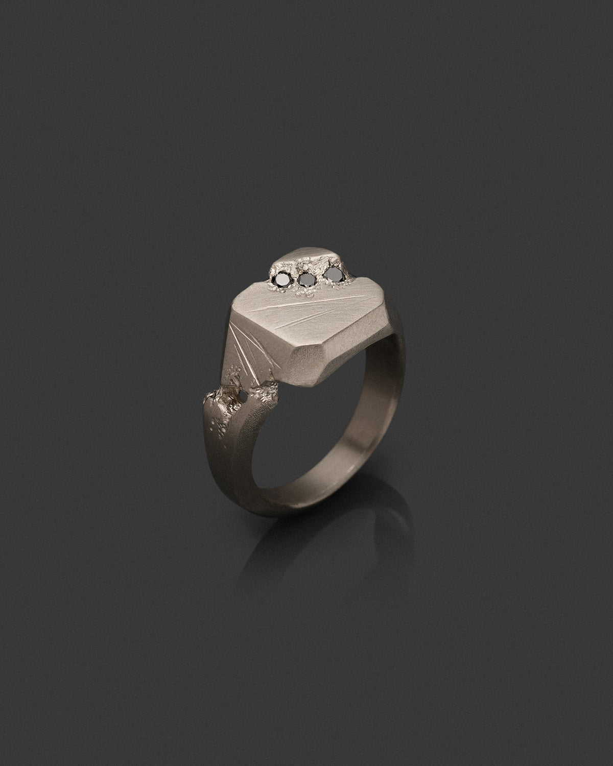 WHITE-GOLD-RASTRAKK hand-carved solid gold ring