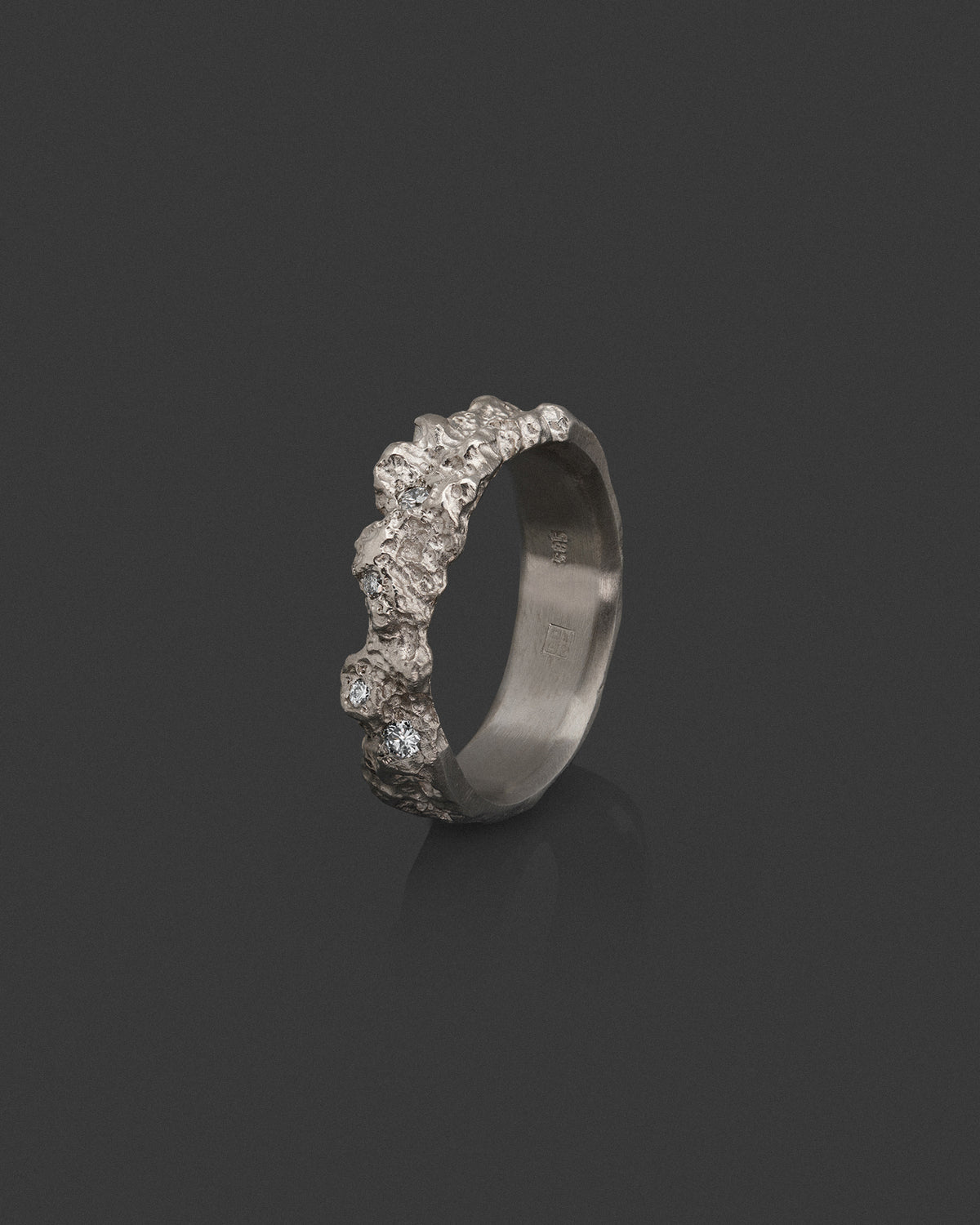 VYER-WHITE-GOLD-BAND hand-carved solid gold band ring