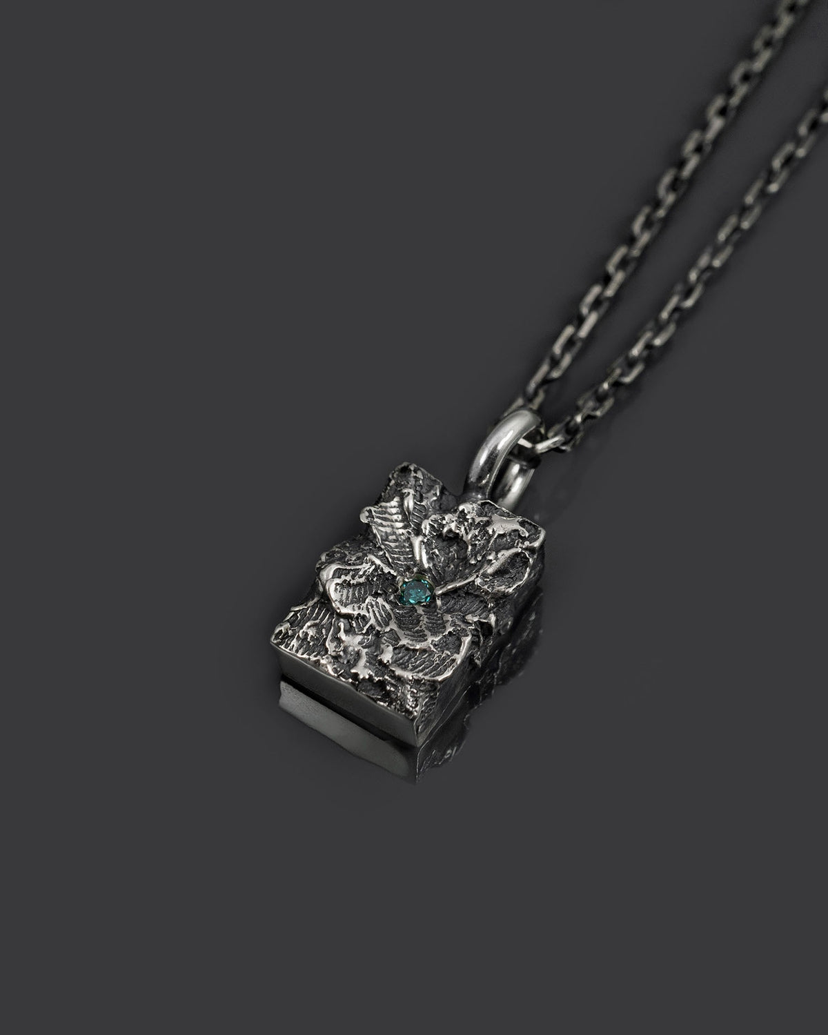 WAVR-BLUE-DIAMOND-PENDANT pendentif en argent sterling avec un diamant bleu