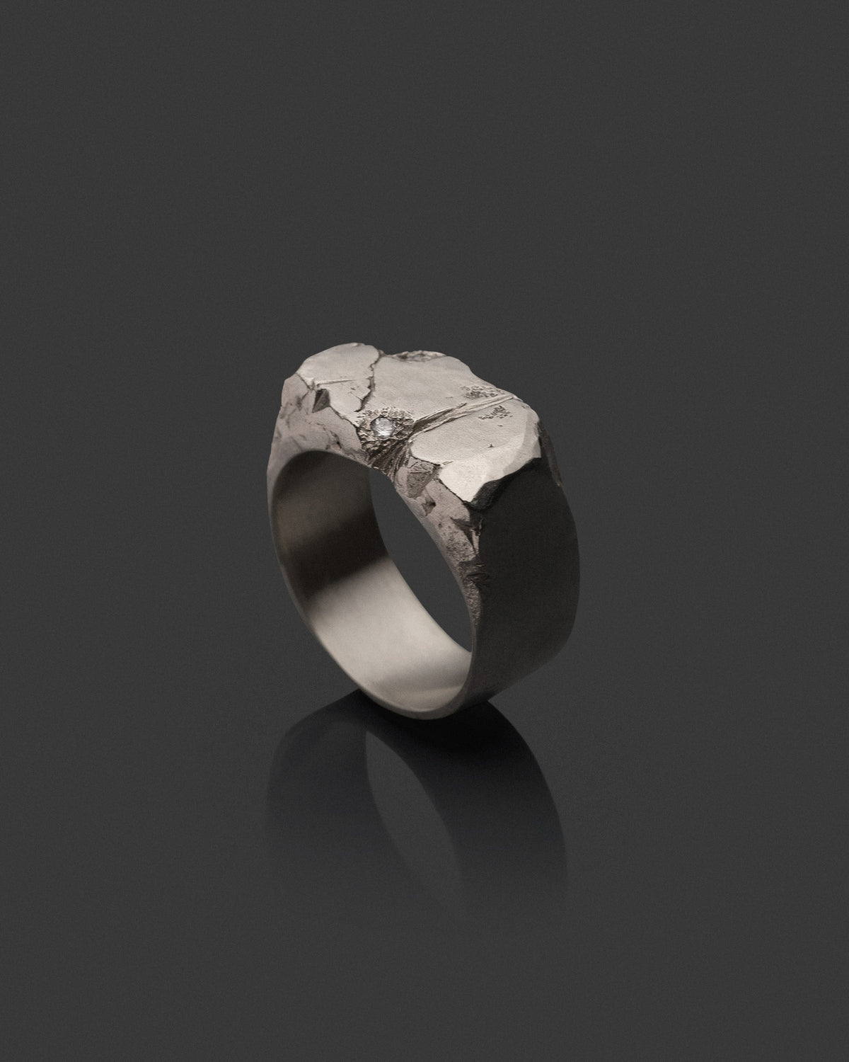WHITE-GOLD-CRAKK hand-carved solid gold ring