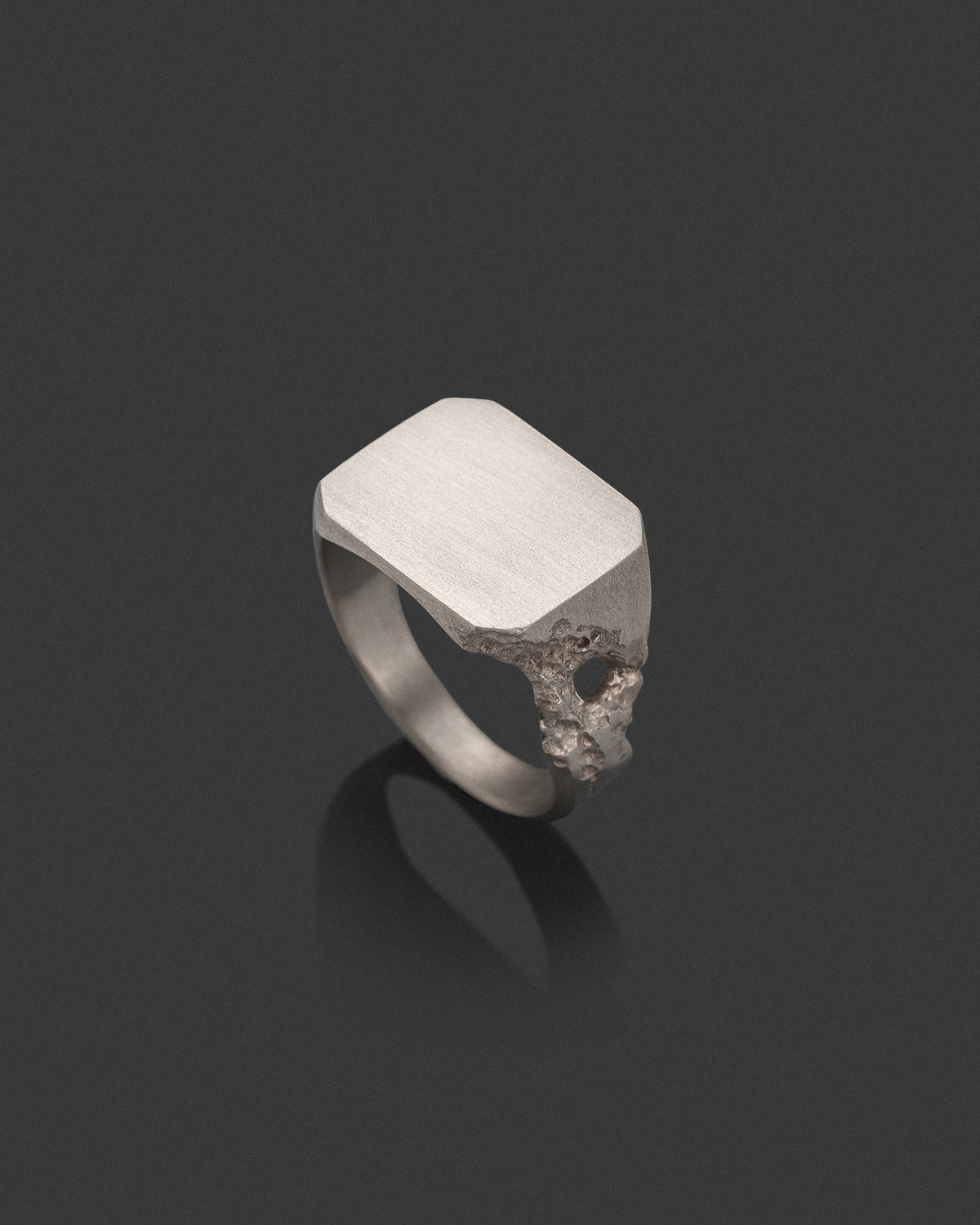 WHITE-GOLD-LEFAE-RING hand-carved solid gold ring