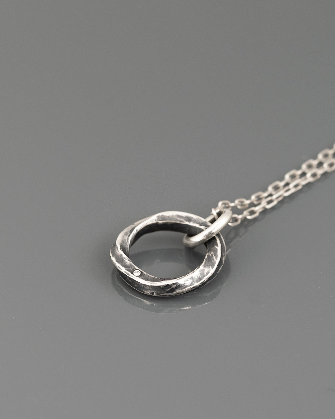 TWISTED-DIAMOND-PENDANT