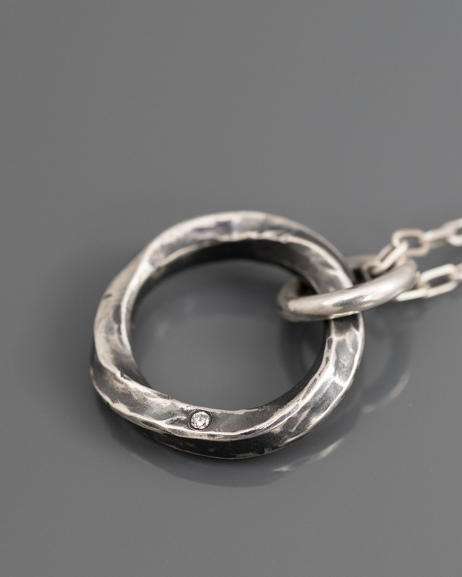 TWISTED-DIAMOND-PENDANT
