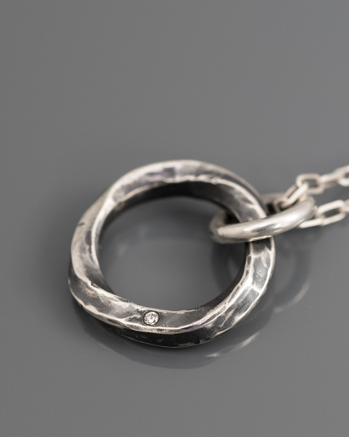 TWISTED-DIAMOND-PENDANT