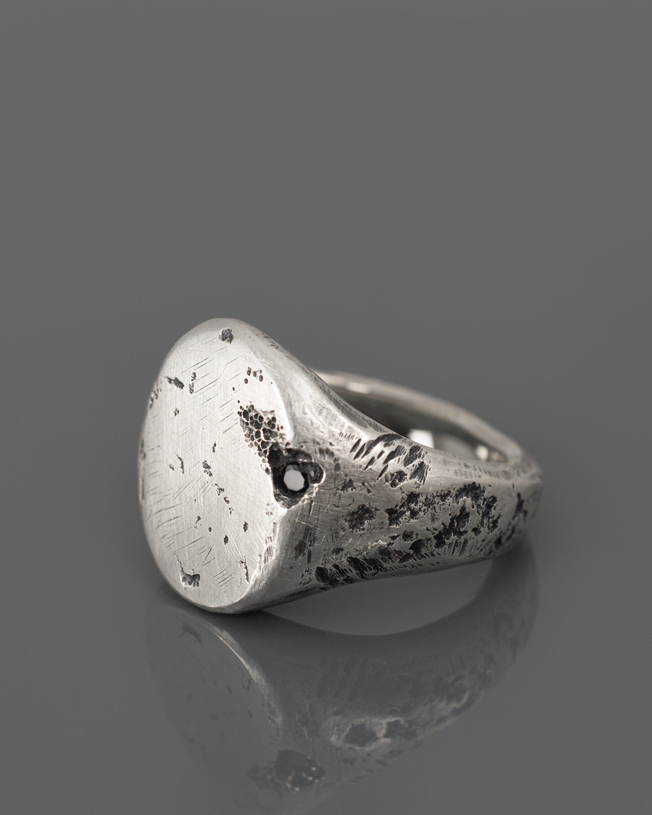 TOLM-OVAL-SIGNET-RING