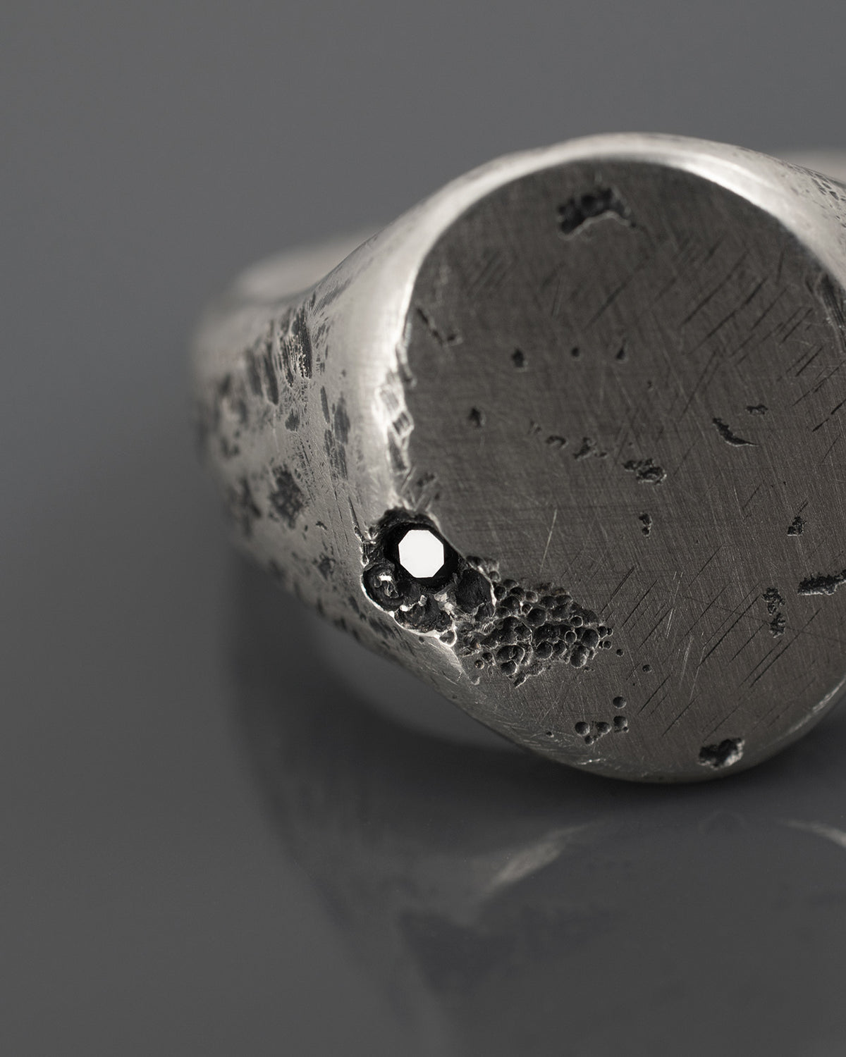 TOLM-OVAL-SIGNET-RING