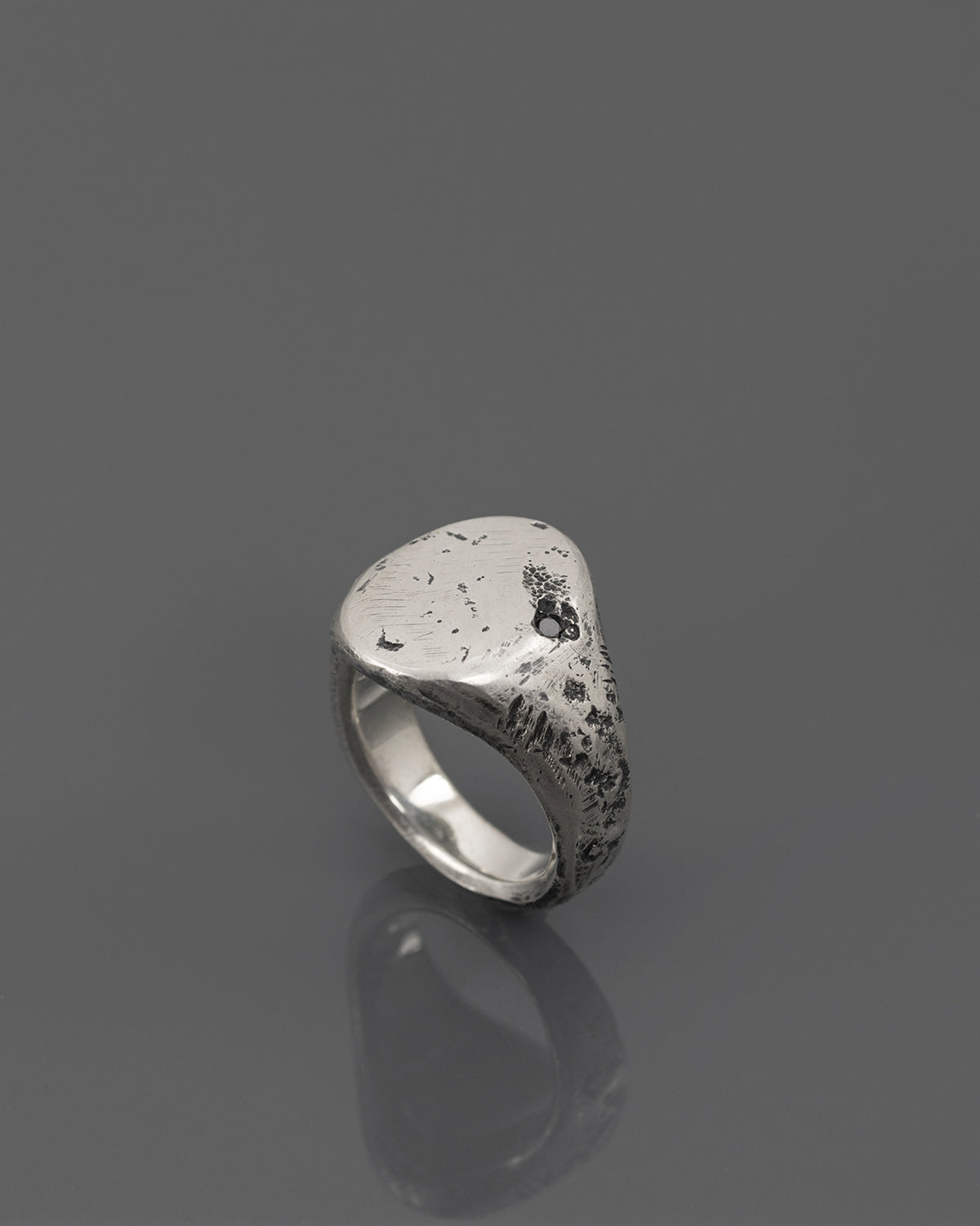 TOLM-OVAL-SIGNET-RING