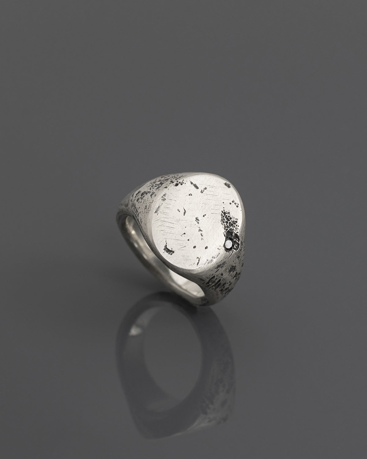 TOLM-OVAL-SIGNET-RING