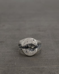 OVLAR-DIAMOND-SIGNET-RING