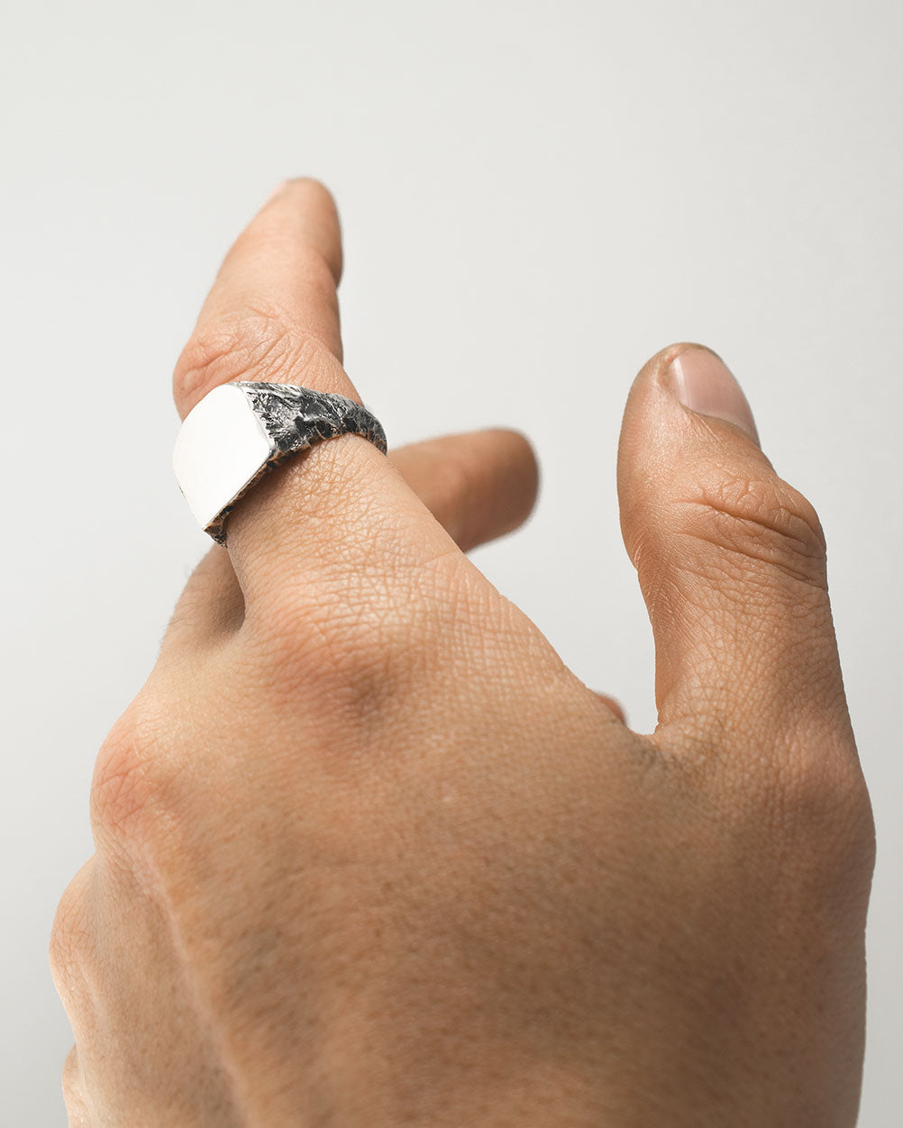 CEMENTAR-SIGNET-RING