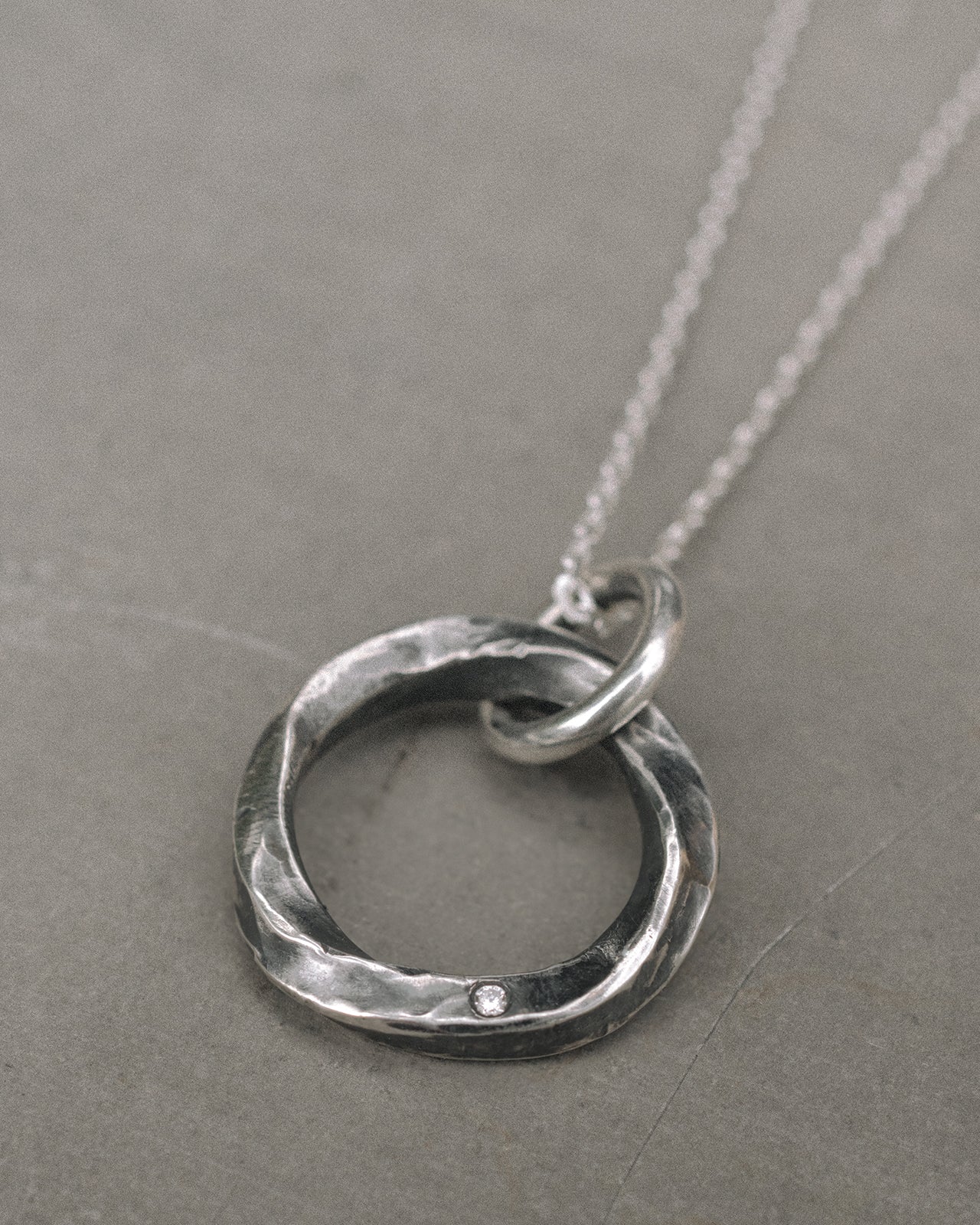 TWISTED-DIAMOND-PENDANT