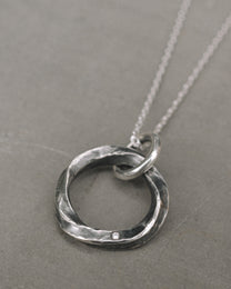 TWISTED-DIAMOND-PENDANT