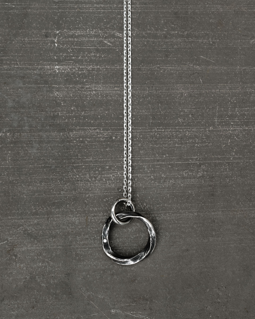 TWISTED-DIAMOND-PENDANT