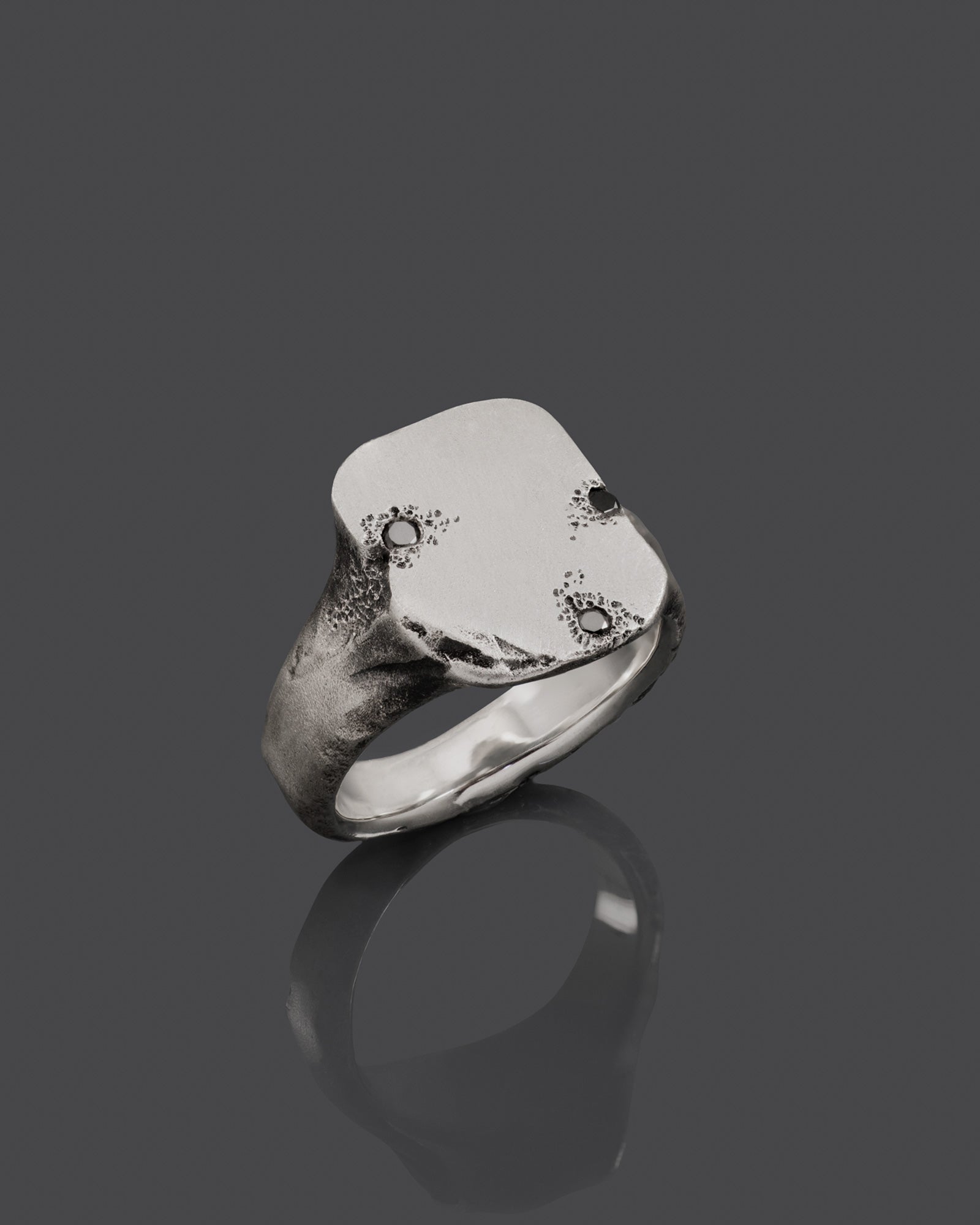 DARK-FRIGIT-RING