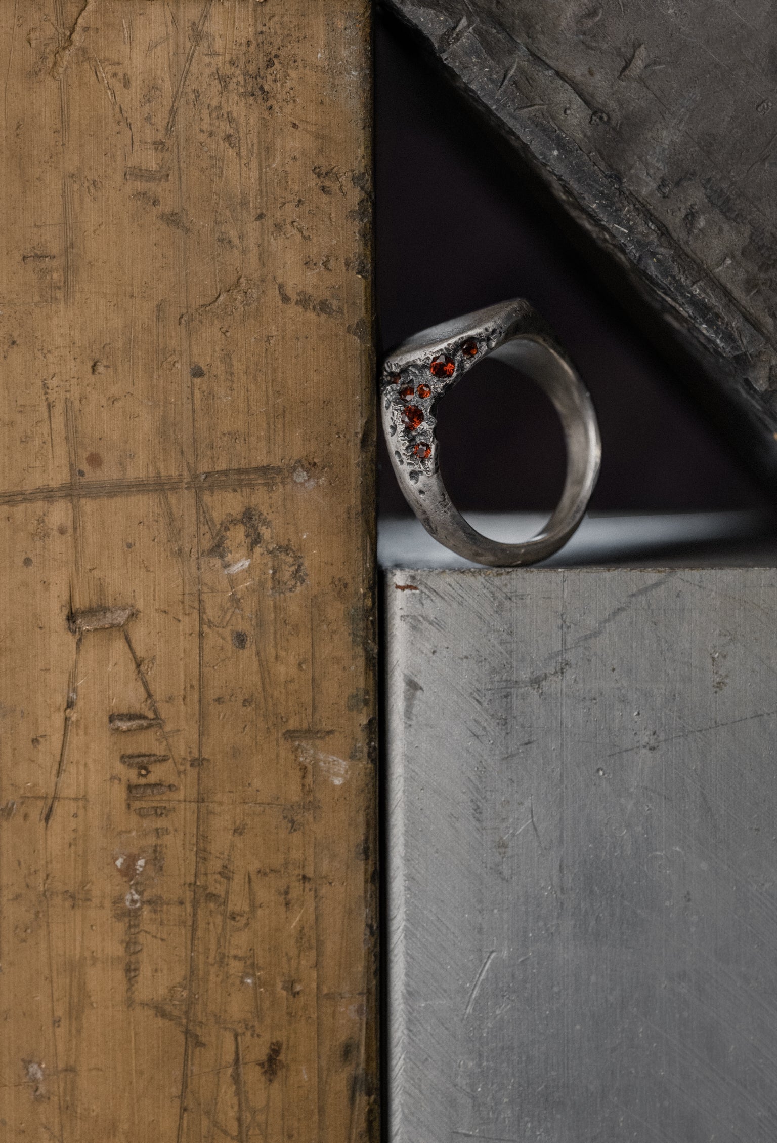 VULCROU-GARNETS-RING