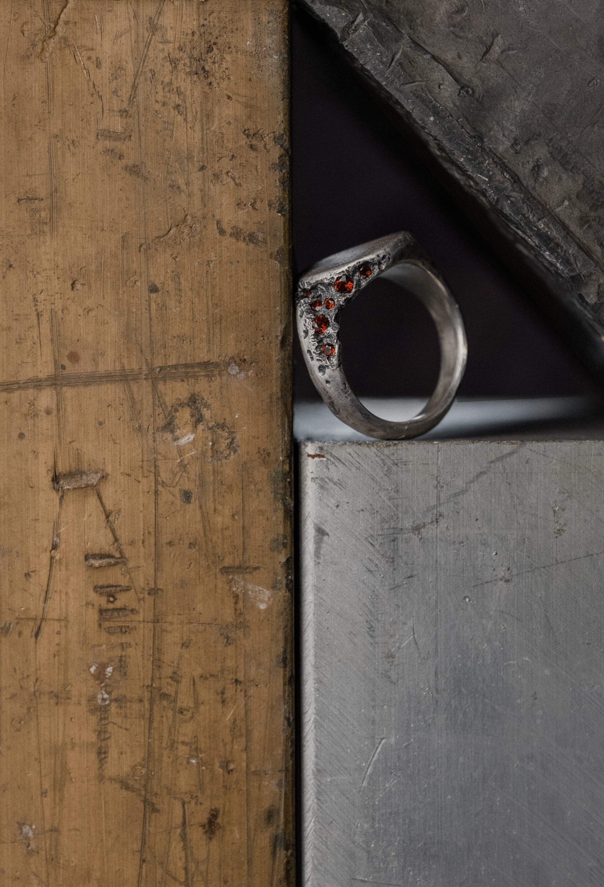 VULCROU-GARNETS-RING