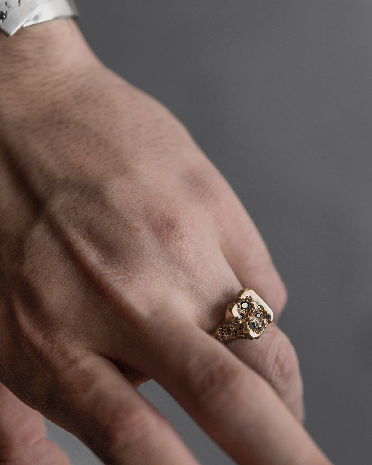 GOLD-MALTIPR-BLACK