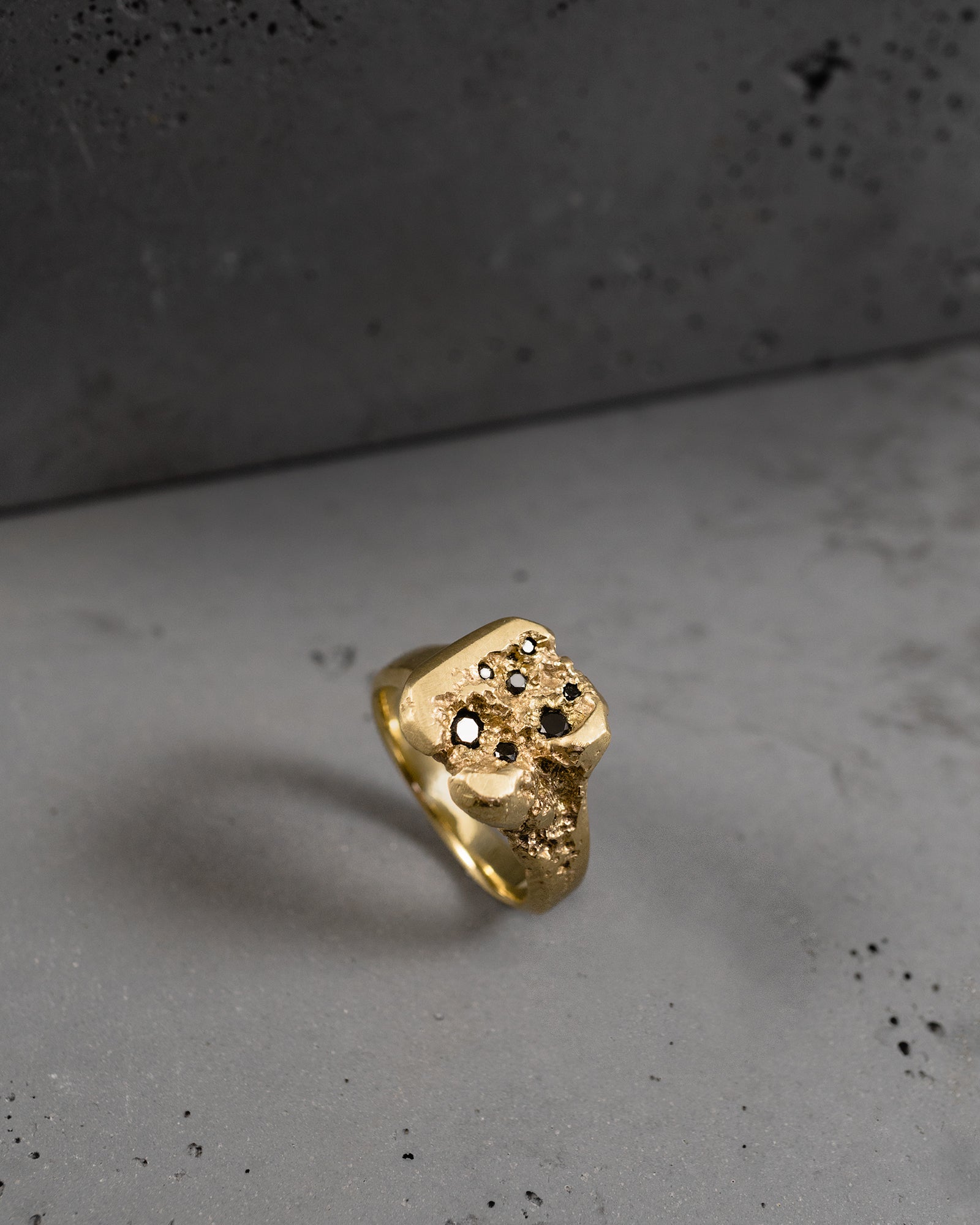 GOLD-MALTIPR-BLACK