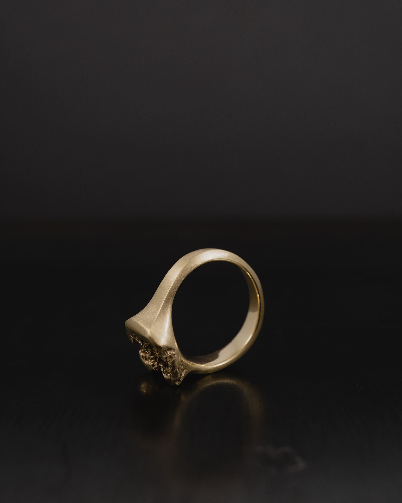 GOLD-MALTIPR-BLACK