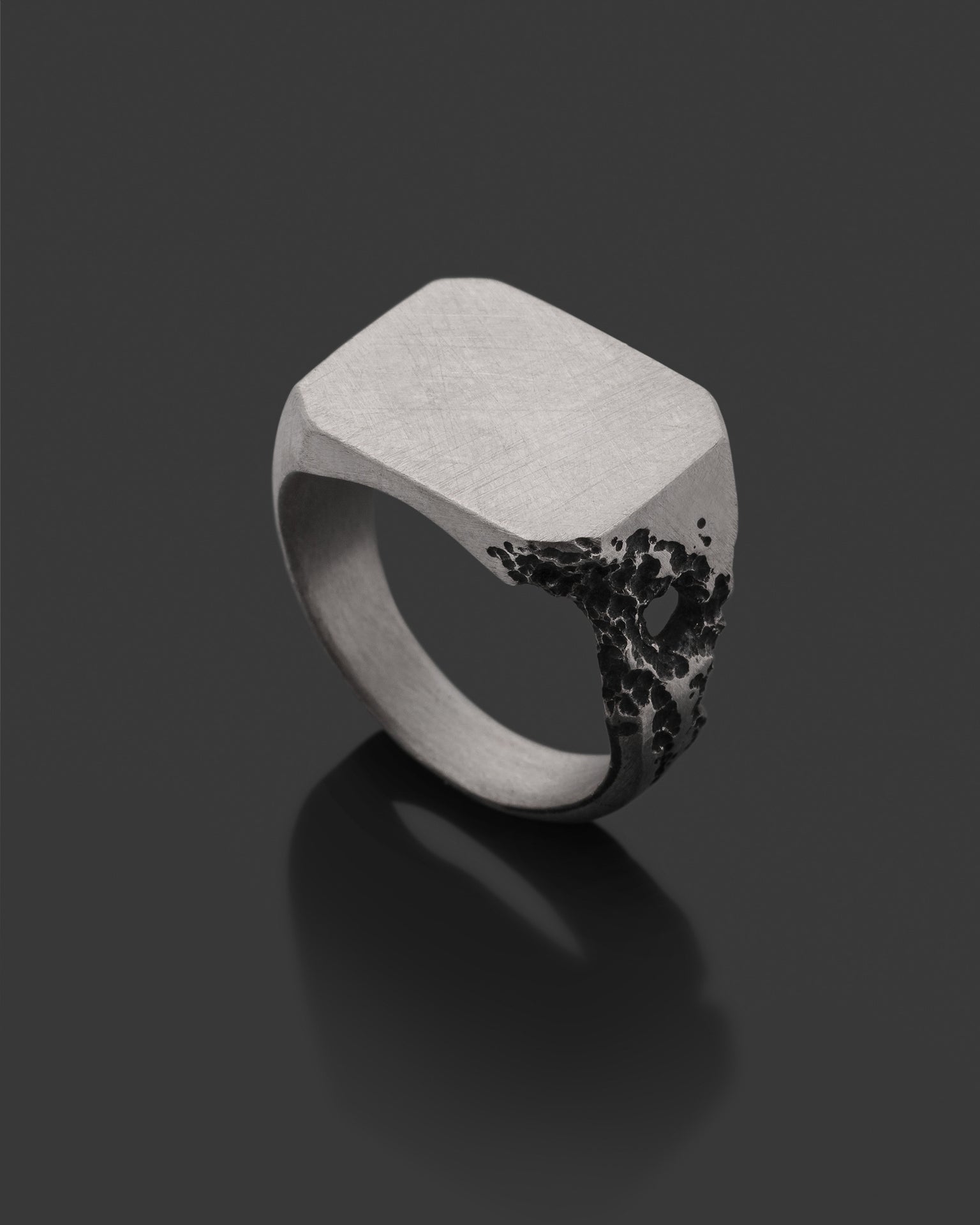 LEFAE-SIGNET-RING