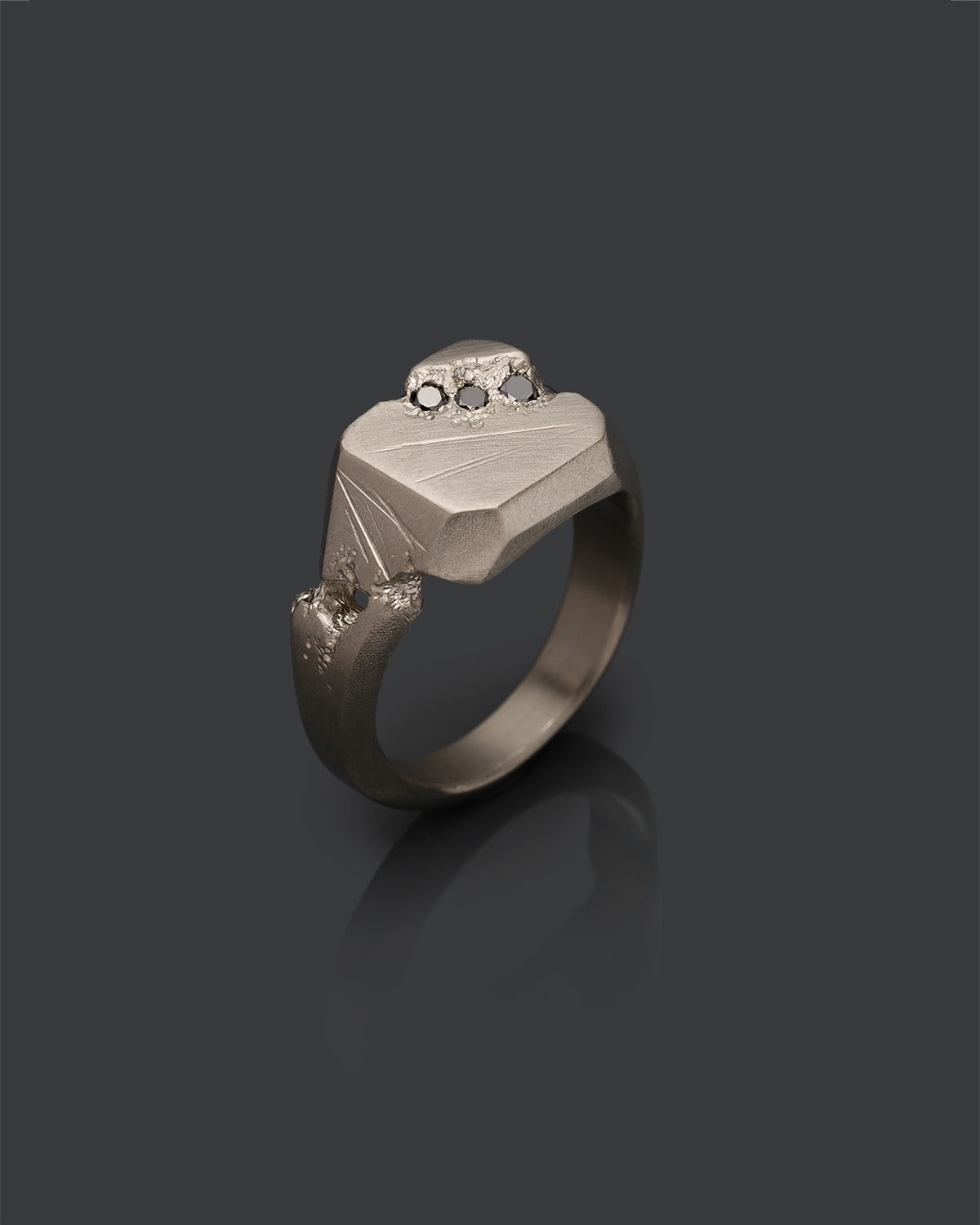 WHITE-GOLD-RASTRAKK