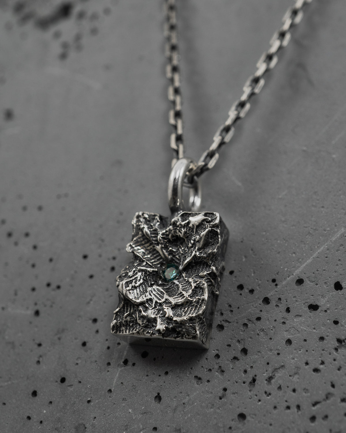 WAVR-BLUE-DIAMOND-PENDANT