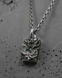 WAVR-BLUE-DIAMOND-PENDANT