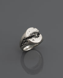 OVLAR-DIAMOND-SIGNET-RING