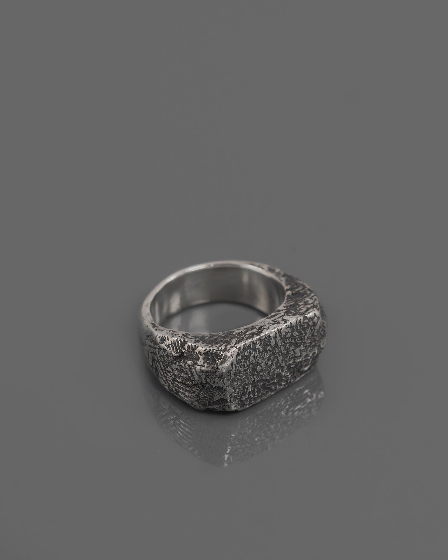 TIGR-SIGNET-RING