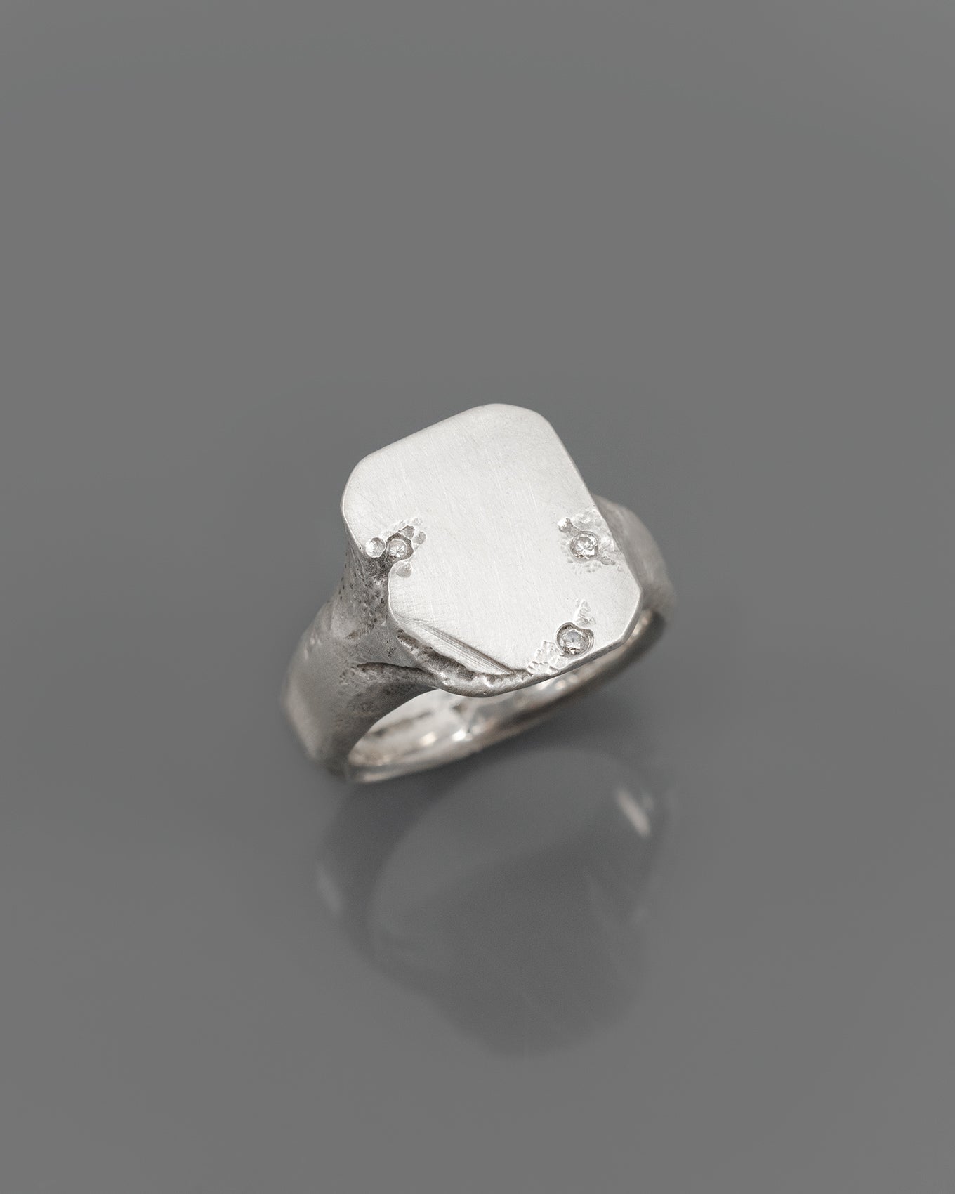 FRIGIT-DIAMOND-SIGNET-RING