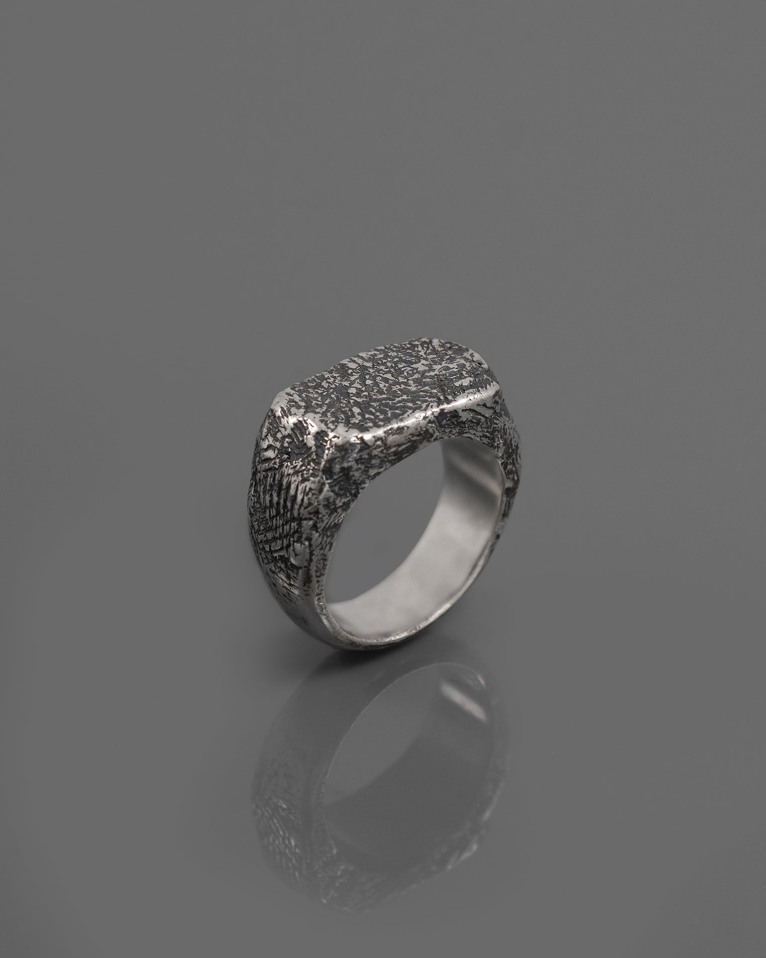 TIGR-SIGNET-RING