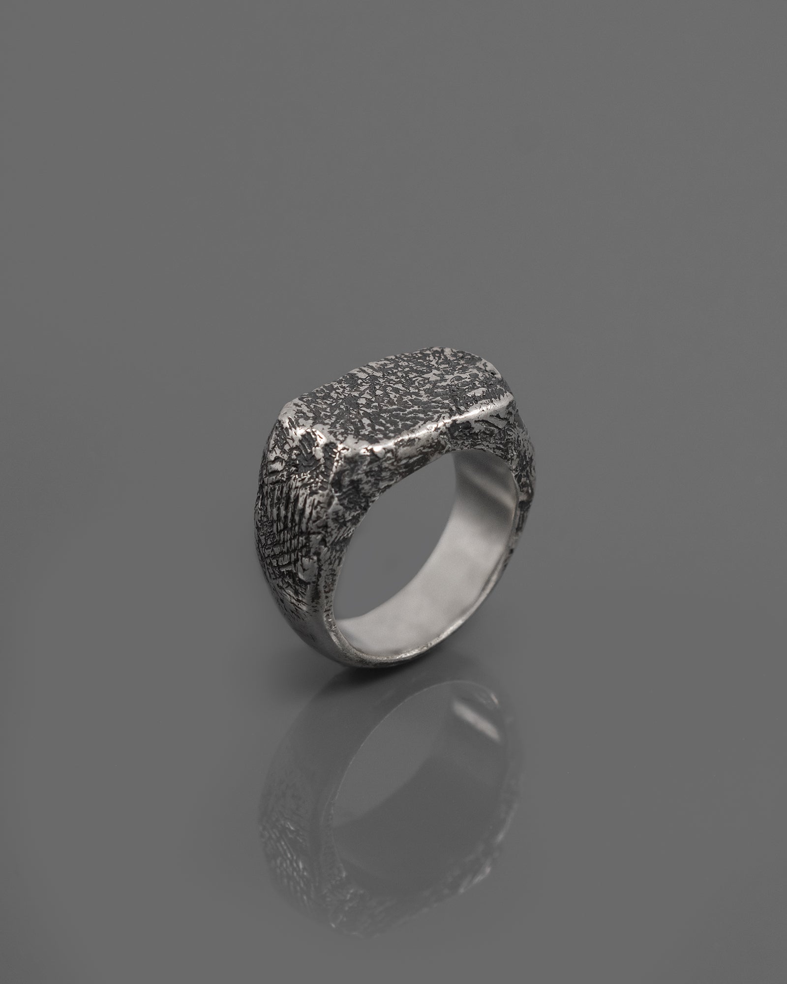 TIGR-SIGNET-RING