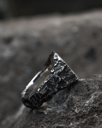 CEMENTAR-SIGNET-RING