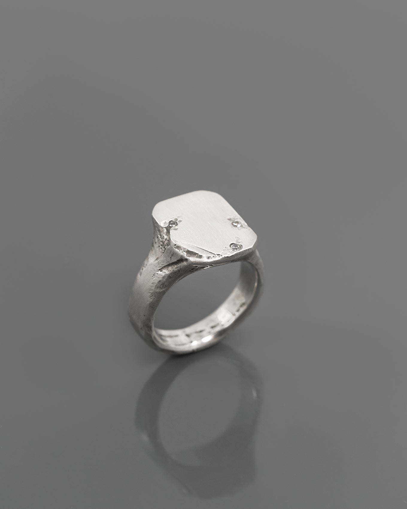 FRIGIT-DIAMOND-SIGNET-RING