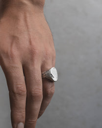 TOLM-OVAL-SIGNET-RING