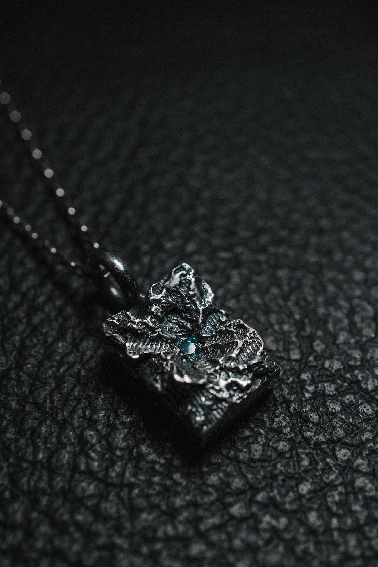 WAVR-BLUE-DIAMOND-PENDANT