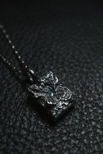 WAVR-BLUE-DIAMOND-PENDANT