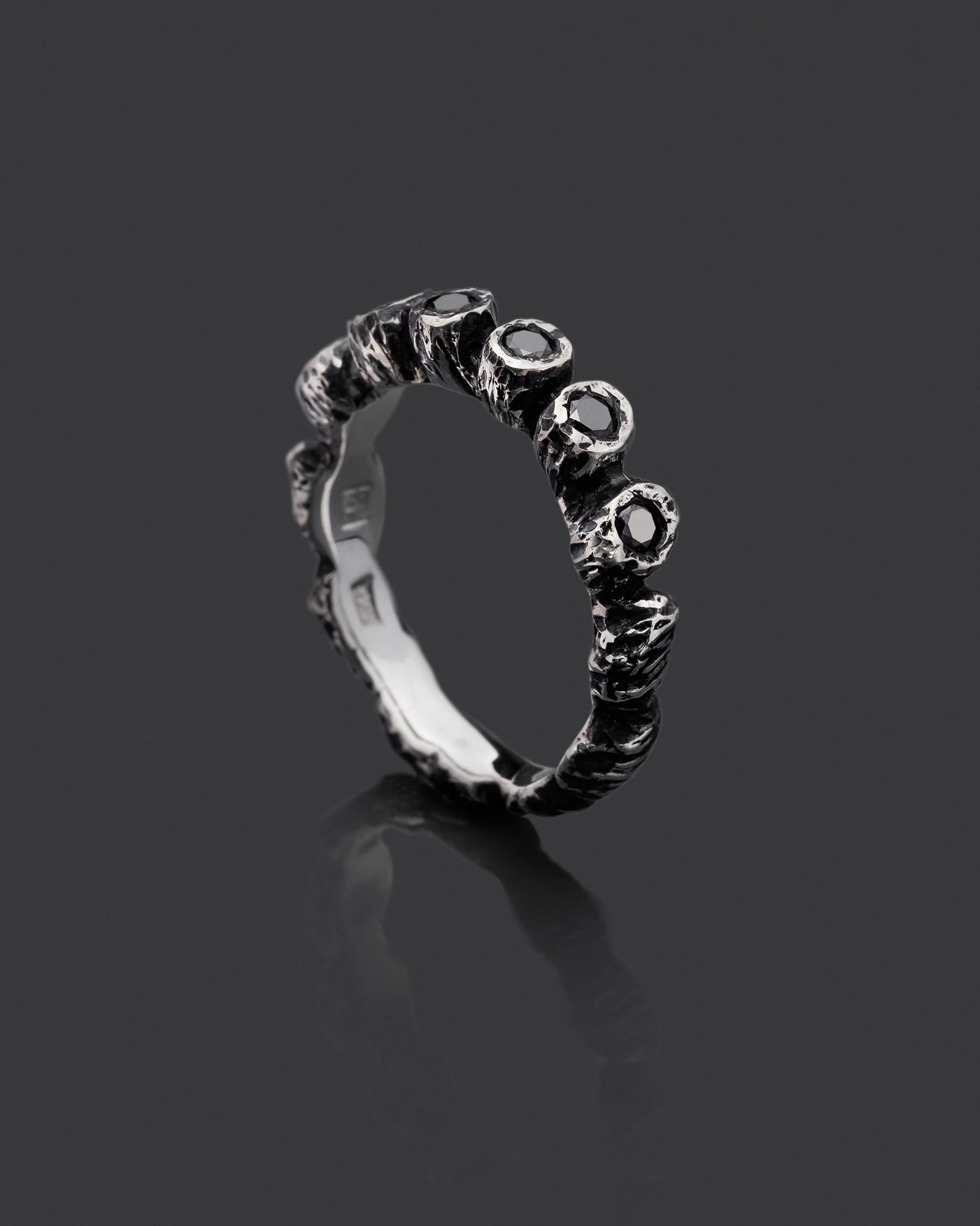 KORRO-DIAMONDS-RING