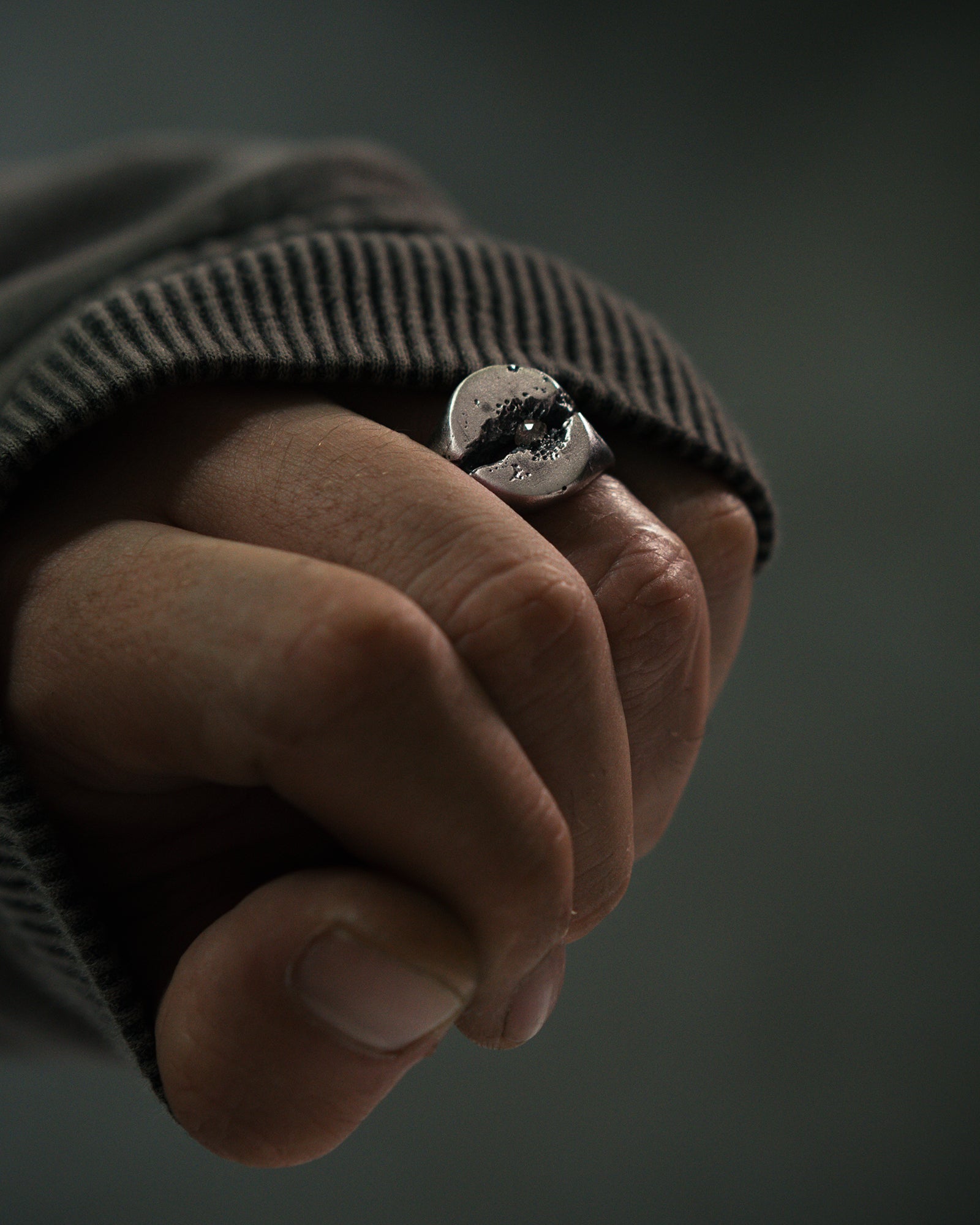 OVLAR-DIAMOND-SIGNET-RING