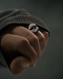 OVLAR-DIAMOND-SIGNET-RING