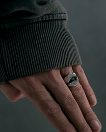 OVLAR-DIAMOND-SIGNET-RING