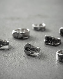 OVLAR-DIAMOND-SIGNET-RING