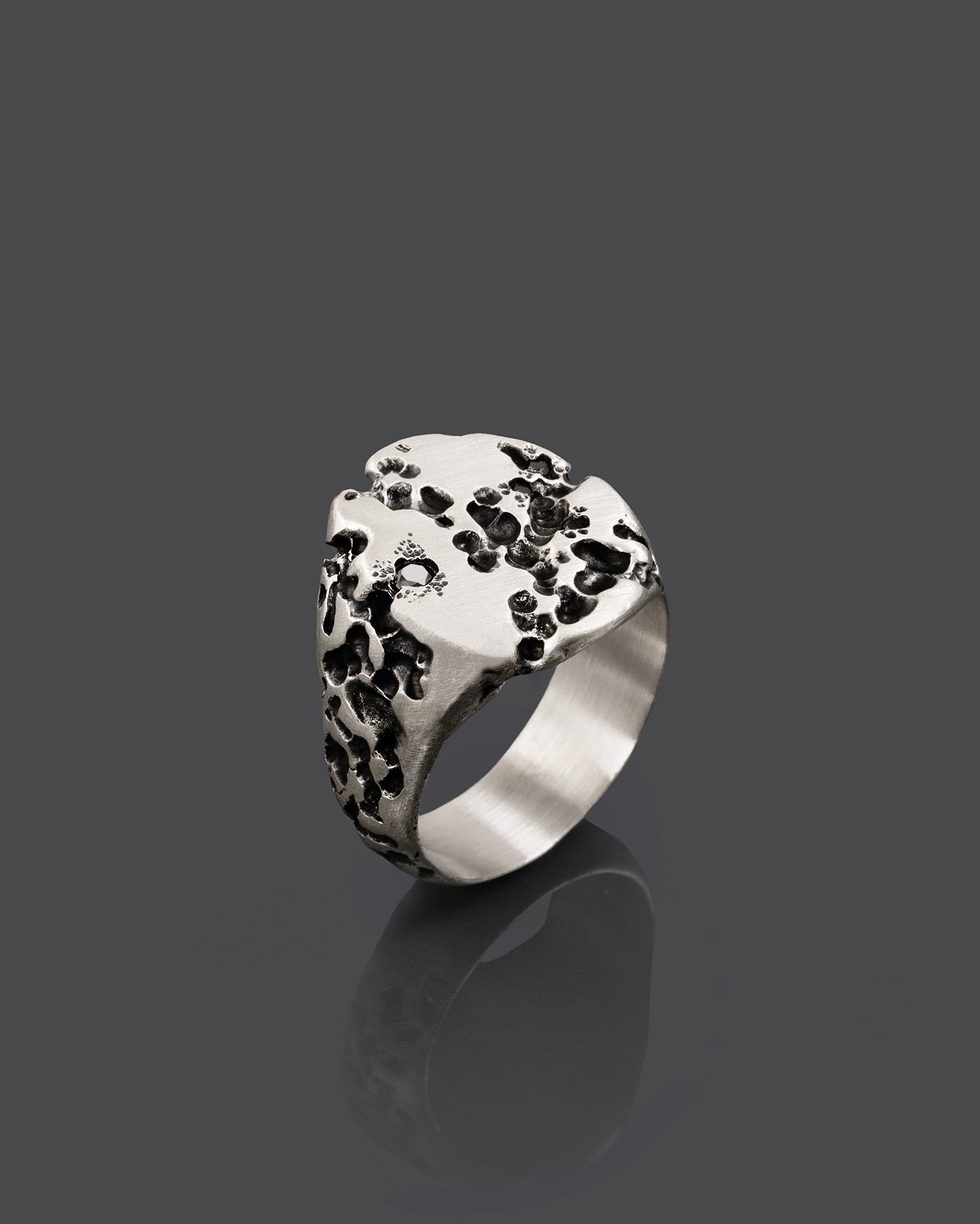 PLAGU-DIAMONDS-RING