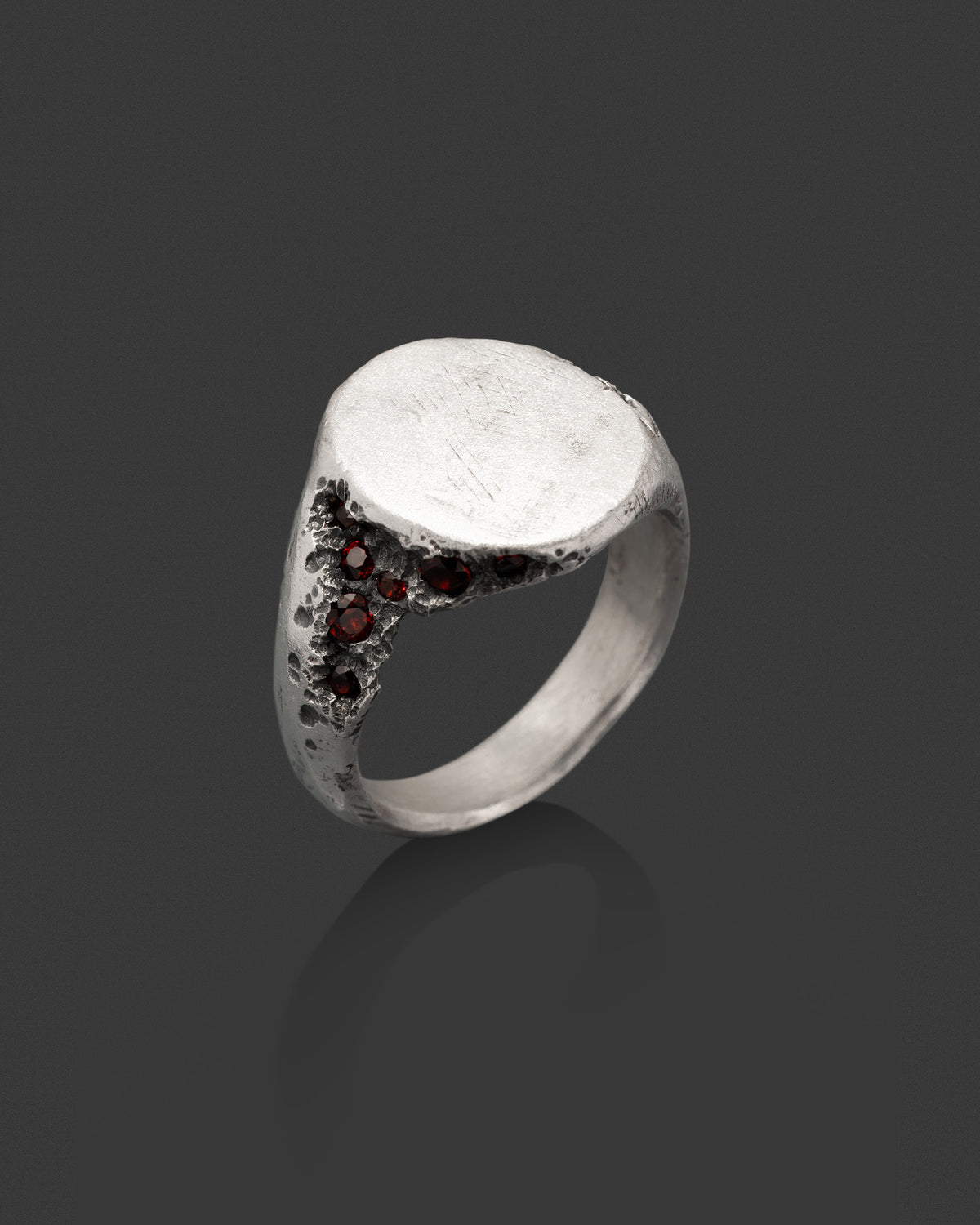VULCROU-GARNETS-RING